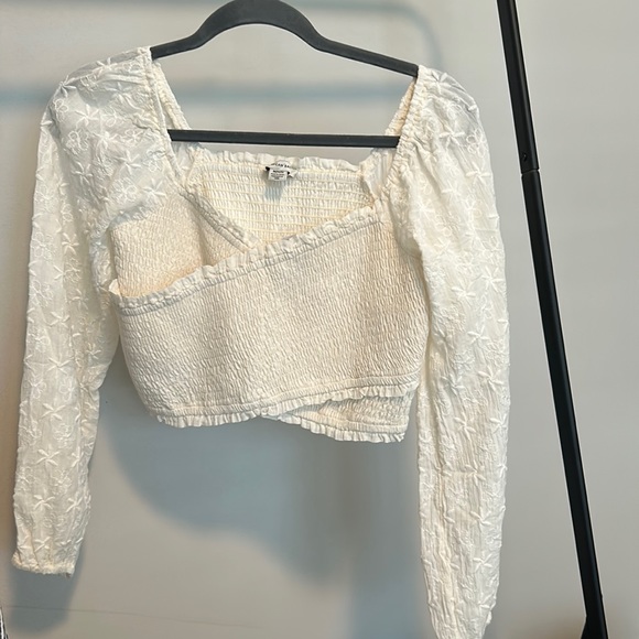 American Eagle Outfitters Tops - White long sleeve crop top